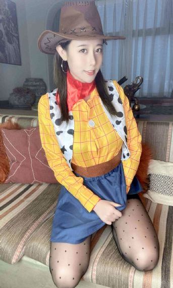 办公室的超短裙女教师美女_720高清视频播放